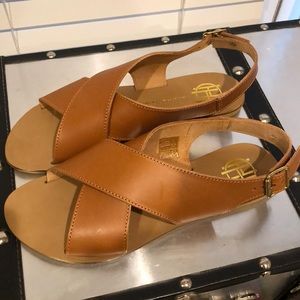 House of Harlow Izzy sandal NWT